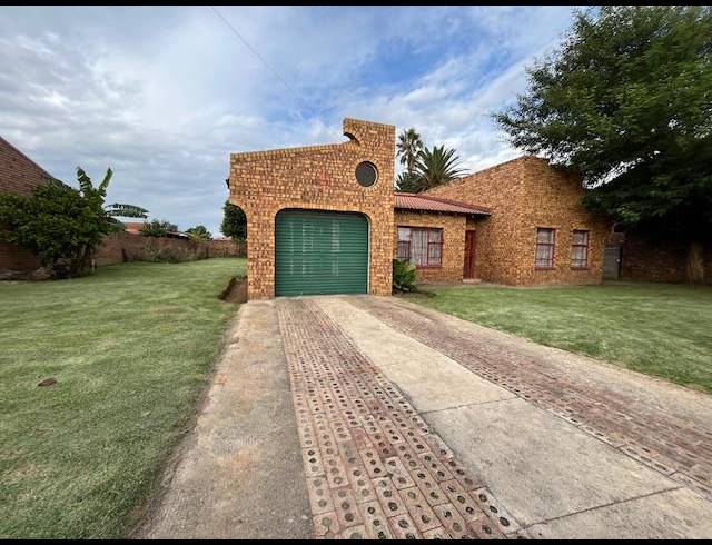4 BEDROOM HOUSE FOR SALE IN WINDMILL PARK